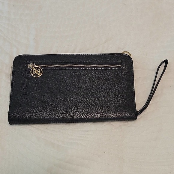 Adrienne Vittadini wristlet clutch - Picture 4 of 8